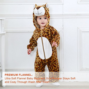 Enostavna flanelasta pižama je prijetno prileganje malčkom in fantkom