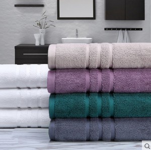 आंघोळीचे टॉवेल घाऊक नक्षीदार 100% कॉटन बाथ टॉवेल