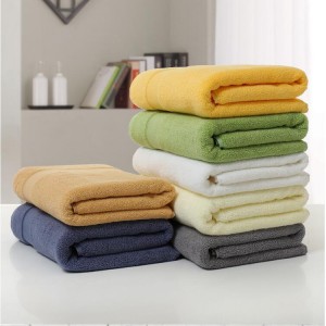 Las toallas de encargo determinadas de lujo del hotel del algodón de la toalla de baño 100% modificaron el logotipo para requisitos particulares