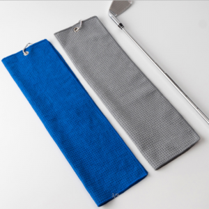 Toalha de golfe padrão de waffle de microfibra dobrável em três partes para sacos de golfe com clipe