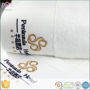Zestaw ręczników hotelowych, luksusowe, ekskluzywne standardy hotelowe, haftowane logo