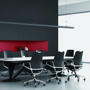 Розкішне шкіряне офісне крісло для кімнати для переговорів із середньою спинкою