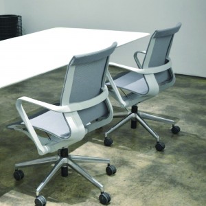 Ergonomiczny fotel biznesowy o nowoczesnym designie z pełną siatką