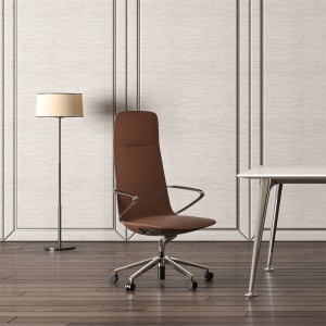 Fleksibilen pisarniški stol iz rjavega usnja