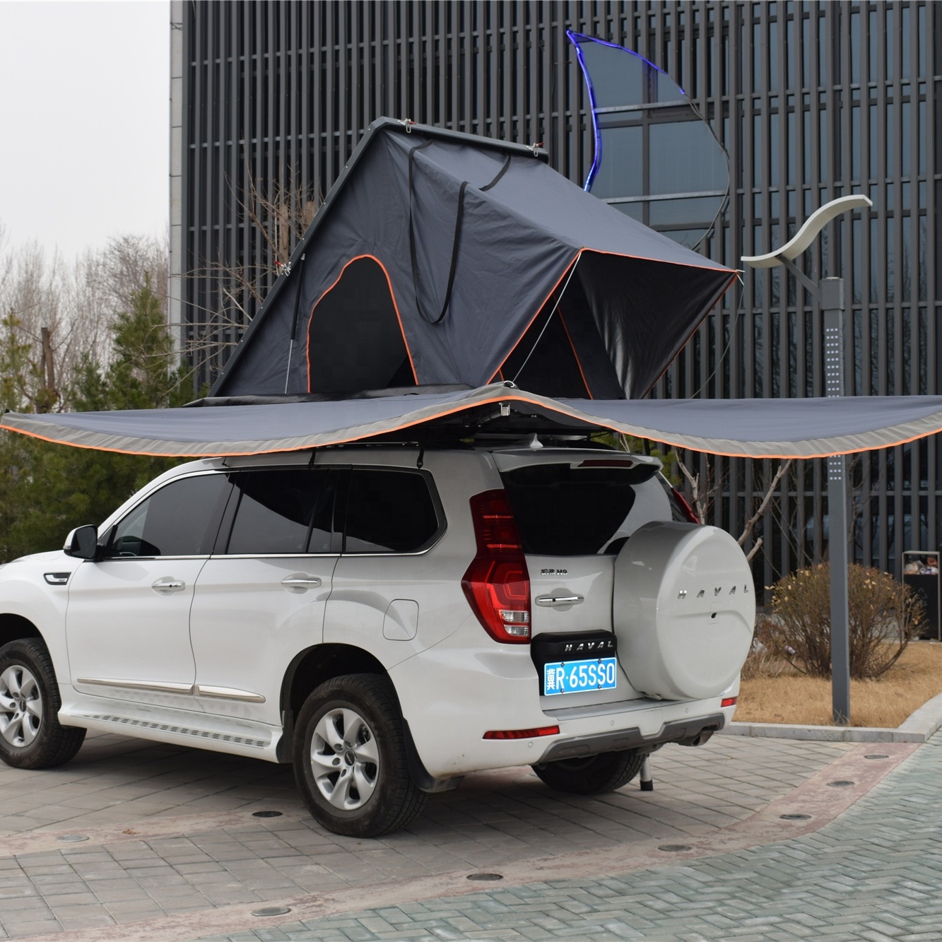 Tente de toit, la visite autonome est aussi confortable qu'un camping-car