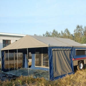 Camper vouwwagen op het dak