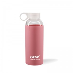 GOX China OEM Glass Water Bottle e nang le Sleeve ea Silicone le Carry Grip