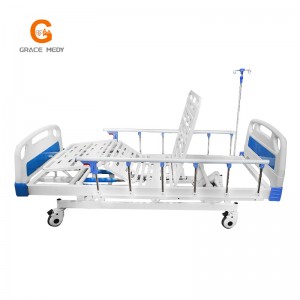 R03 Metalli, 3 kampi, 3 toiminto, säädettävät lääketieteelliset huonekalut, käsikäyttöinen potilaan hoitoon tarkoitettu sairaalasänky pyörillä