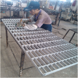 Tovární zásobovací plošina 6063 eloxovaná hliníková mřížka