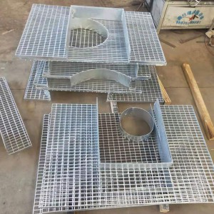 បន្ទះដែក galvanized Welded Steel Bar 40×3 295×690 Metal Grid Plate for Platform Walkway