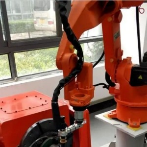 Kundenspezifische Roboterschweißsysteme mit Punktschweißvorrichtung für Automobilteile