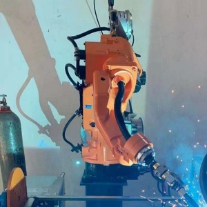 Pasgemaakte robotsweisstelsels met kolsweiswerk vir motoronderdele