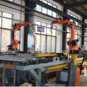 Sistemas de soldagem robótica personalizados com dispositivo de soldagem a ponto para peças automotivas