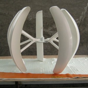 Low-density high-strength wind turbine blades