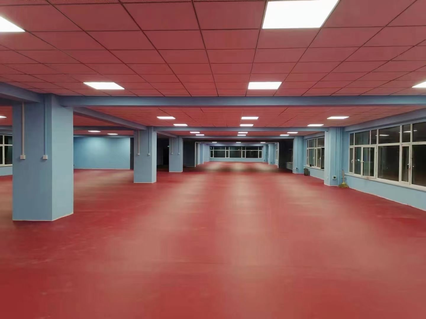 Підлога для настільного тенісу червона