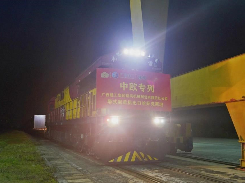 The China-Europe train departs again-the company’s special tower crane train is exported to Kazakhstan