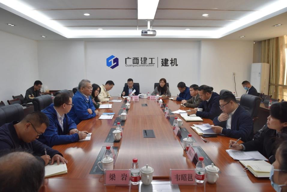Liang Guolu, Secretary of the Yongning District Party Committee, went to the company to carry out visits to service enterprises