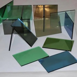Statybinis stiklas Gamintojas Tamsiai mėlynas/Tamsiai žalias/Bronzinis atspindintis stiklas