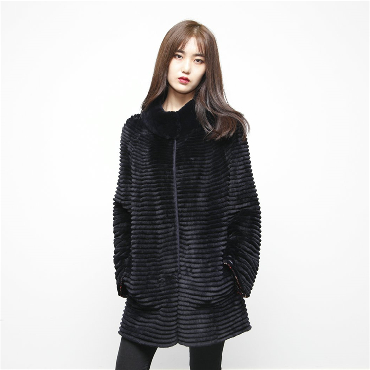 Fashionable Women Winter Real Rabbit Fur Lined 2022 New Latest Ladies Reversible Rex Rabbit Stripe Coat Parka Jacket