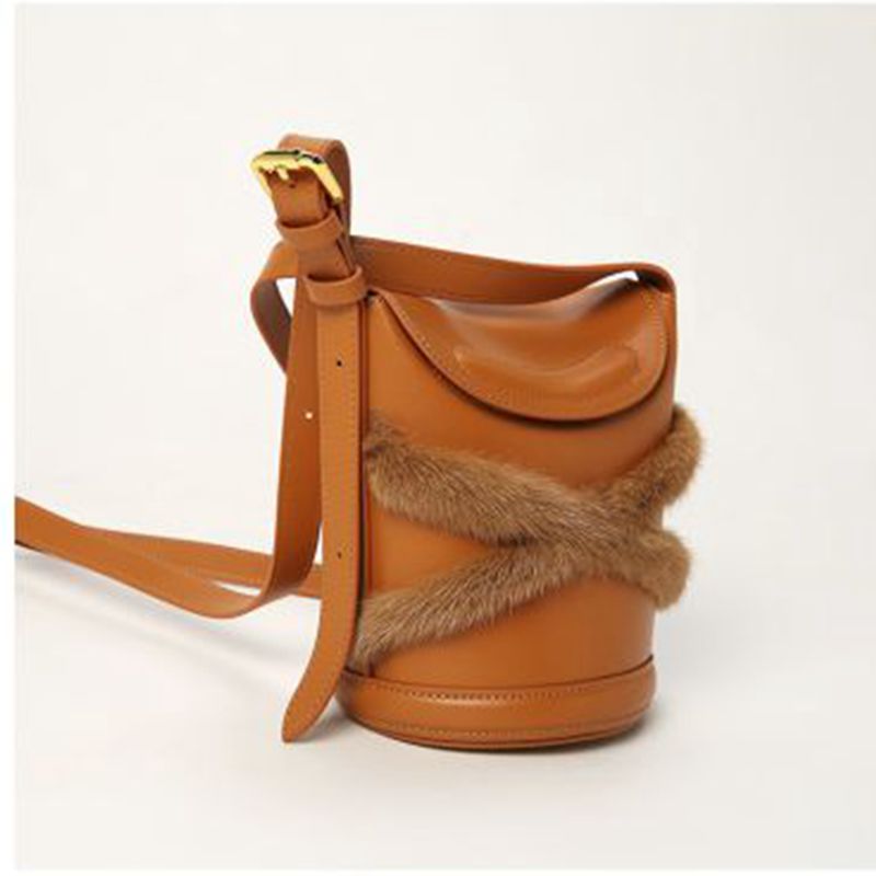 කාන්තාවන් සඳහා ශීත ප්ලෂ් බාල්දි බෑගය සුඛෝපභෝගී නිර්මාණකරු Furry Faux Fur Drawstring Mink Shoulder Handbag
