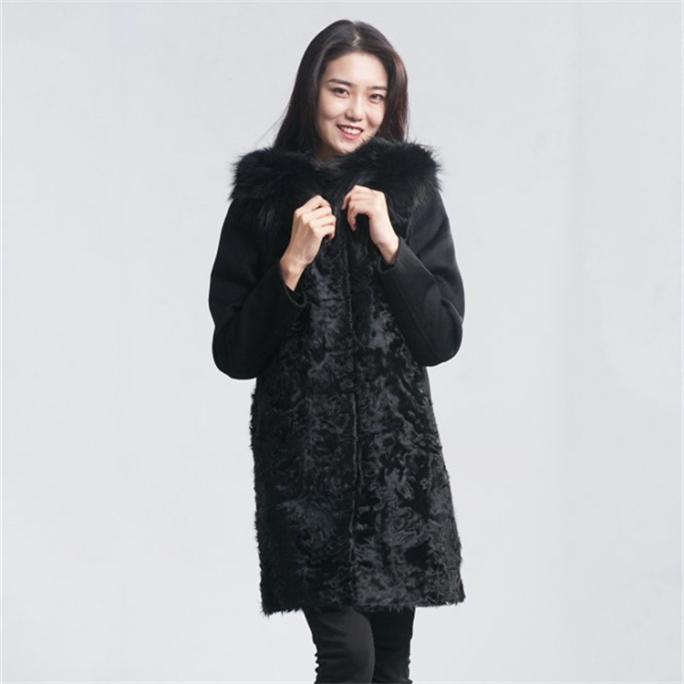 Abric de xai de moda d'hivern Novetat femenina amb caputxa llarga de coll de xai Abric de xai per a dona amb adorns de mapache