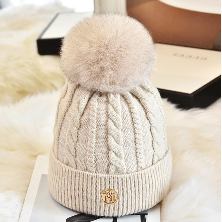 Ձմեռային Նոր Մեծ Պատվերով Fur Bobble Pom Pom գլխարկներ Girl Real Fur Ball Beanie