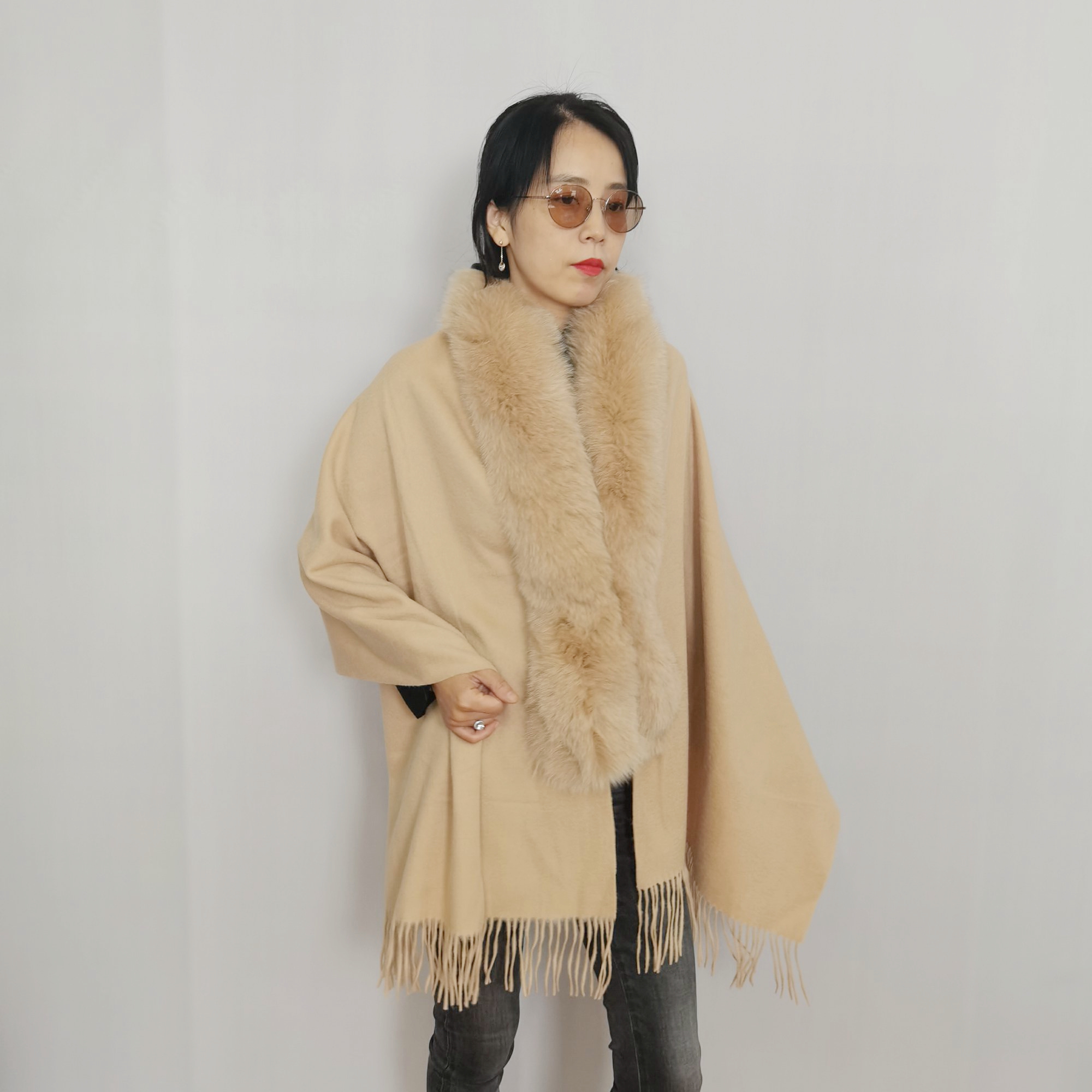 Wholesale Women Winter Warm Custom cashmere wool Genuine Korean Cute Style Fabric Faux Fox Fur cape lady Wraps women fur Shawl