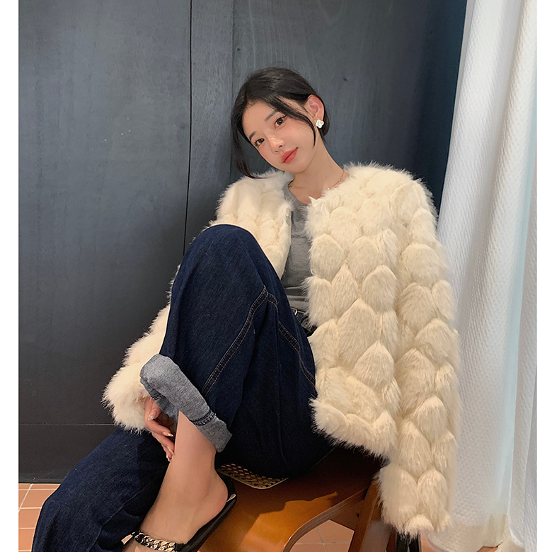 សំលៀកបំពាក់នារីទាន់សម័យឆ្នាំ 2022 ទើបមកដល់ថ្មី សំលៀកបំពាក់នារី ក្រាស់ រដូវរងា អាវ Faux Fox Fur Jacket Plus Size អាវក្រៅរបស់ស្ត្រី
