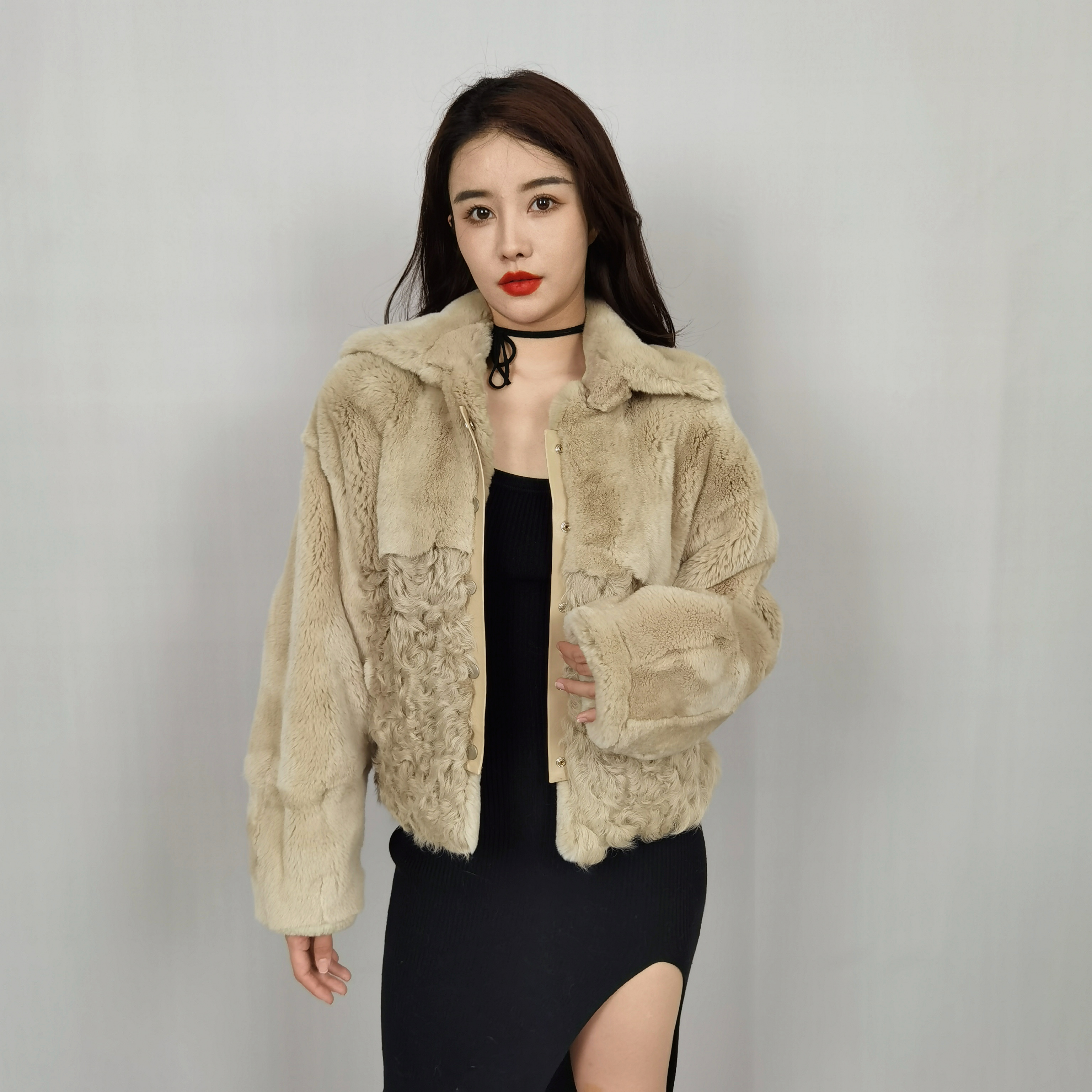 2022 amostra grátis novas jaquetas femininas de inverno casacos de moda quentes charmosos jaquetas de pele de coelho e cordeiro falso rex