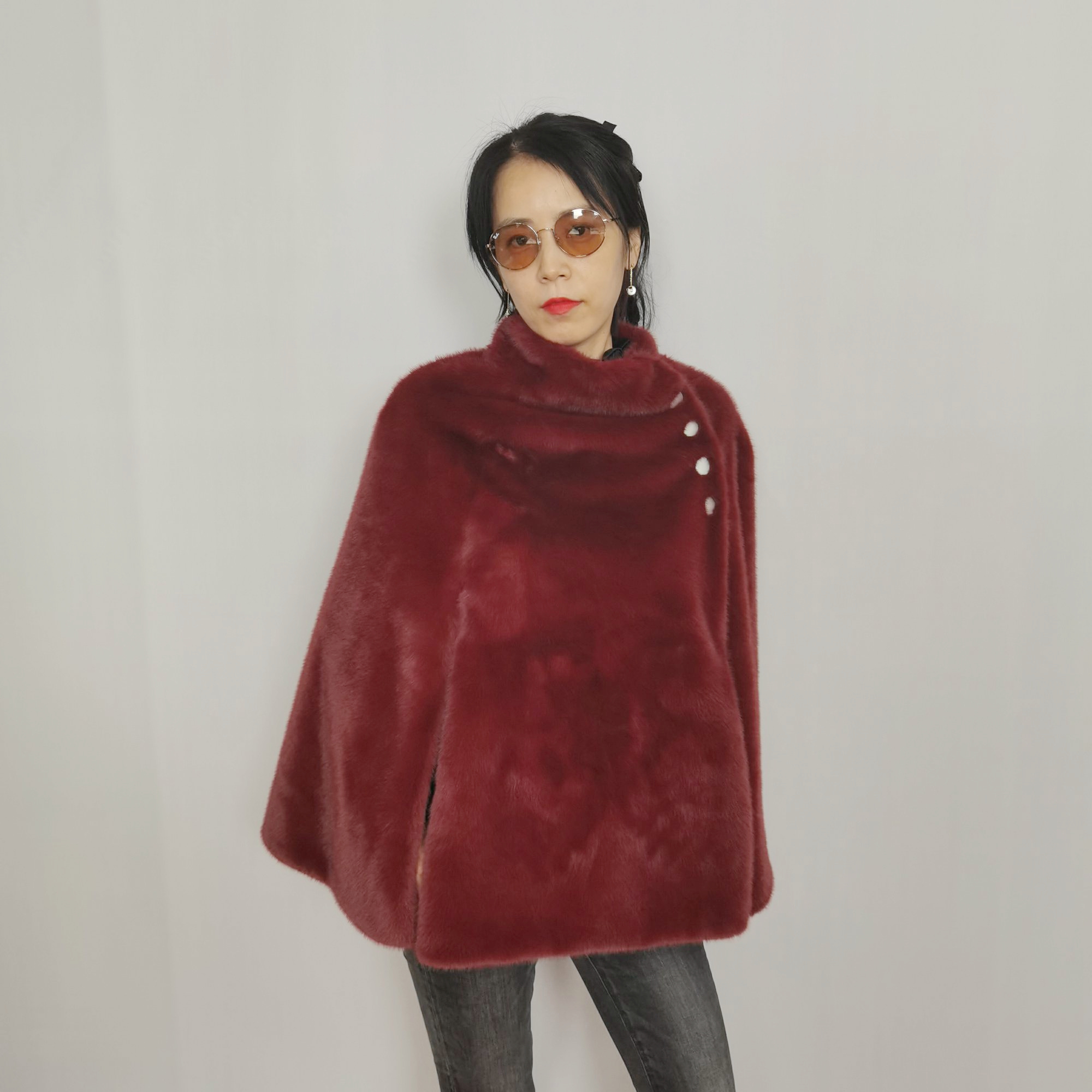 Popular wholesale factory Women winter magandang kalidad fashion faux rabbit fur poncho shawl para sa mga batang babae na may gintong pindutan
