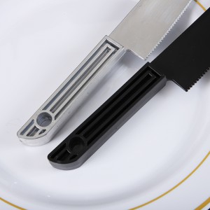 Sidabrinis vienkartinis plastikinis serviravimo peilis