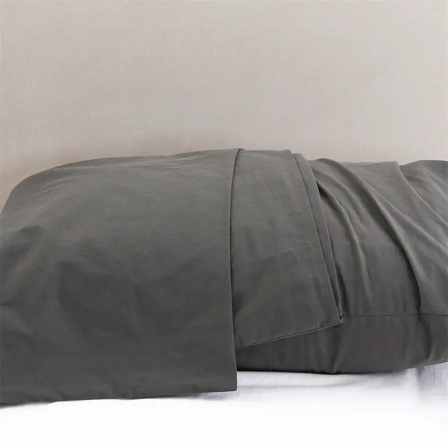 グレー枕カバー2、枕カバークイーン – プレウォッシュコットン、リネンテクスチャー、柔らかく通気性のある枕カバー、封筒留め、就寝者へのギフト、オールシーズン、20×30インチ。