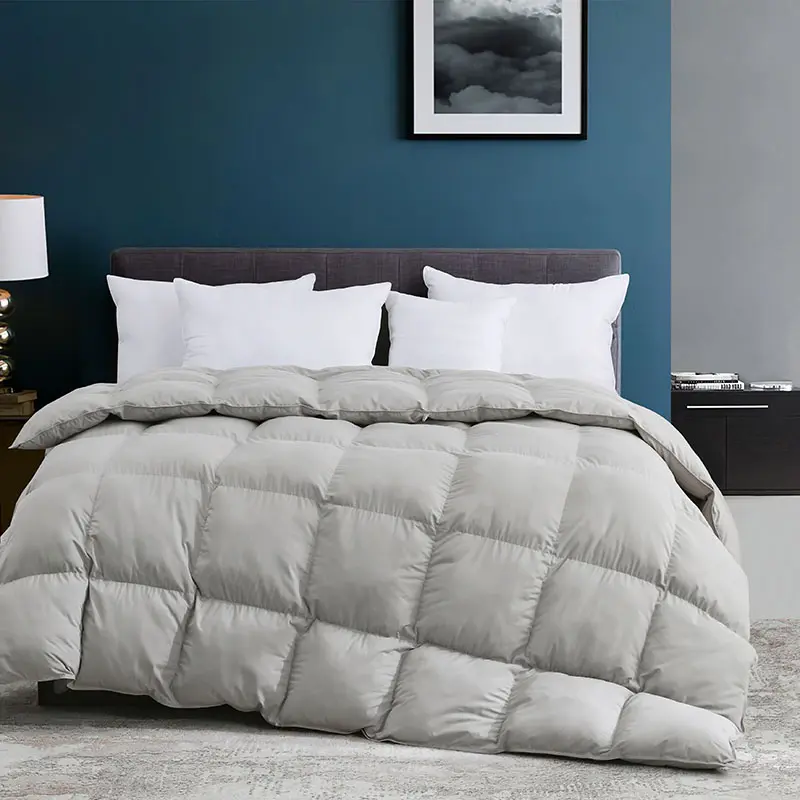 Komfort 75/25 Goose Down Comforter, Pa zhurmë e butë Polifonik/Pambuk (TTC) Koleksioni i hotelit - Ngrohtësi mesatare për të gjithë sezonin.
