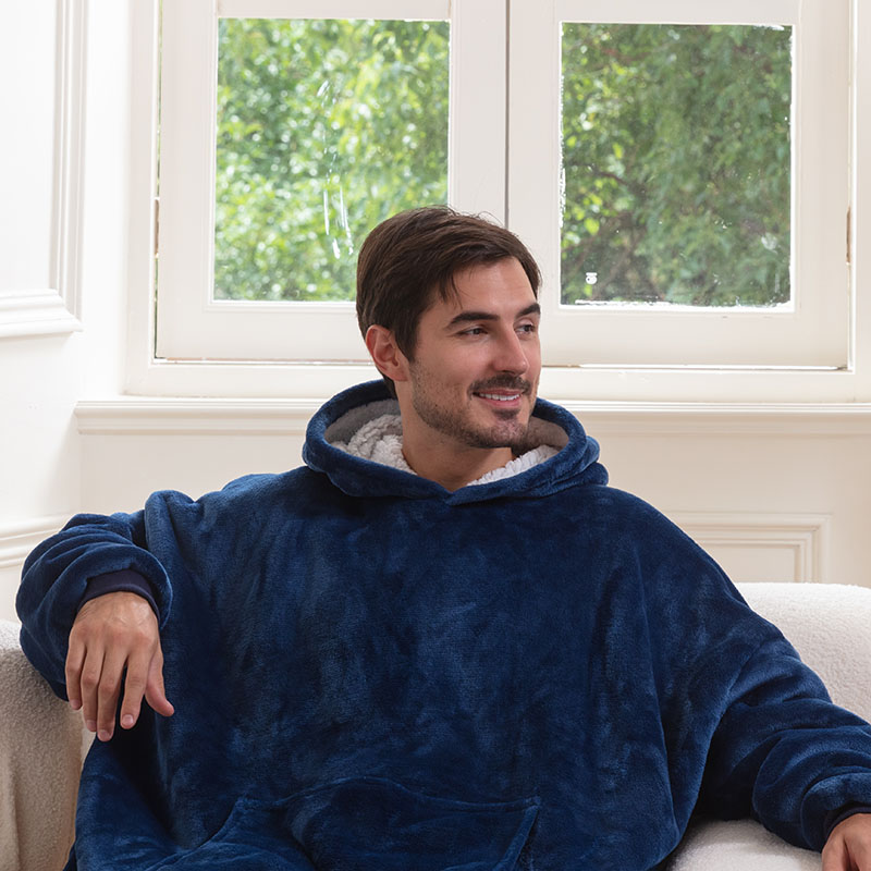 Couverture à capuche surdimensionnée pour adultes, couverture polaire Sherpa confortable avec poche géante, taille unique