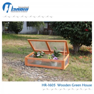 باغ در فضای باز از گلخانه چوبی برای گیاهان استفاده کنید