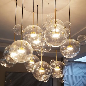 Nuevos productos de lujo, lámpara colgante moderna de latón con bola de cristal para vestíbulo de hotel