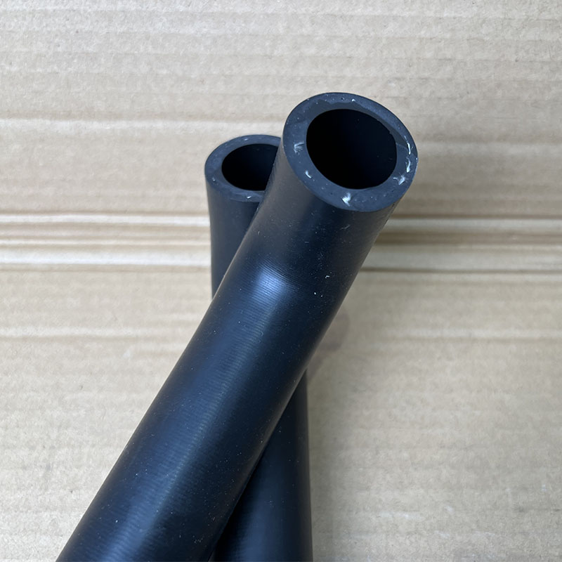 What are the advantages and characteristics of EPDM hose?