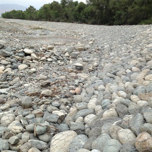 árvízi gát hálós gabion & védi a folyóparti gabiont