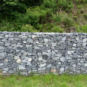 Тежка каменна стена от галванизирана кошница от габиони с цинково покритие