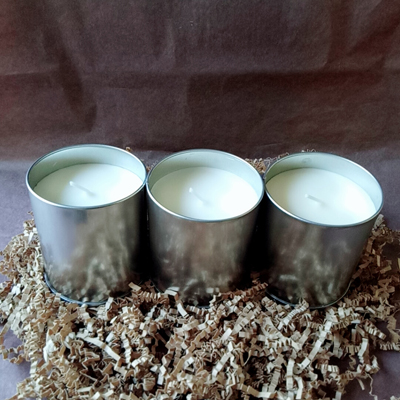 Velas de lata de prata de viagem de 6 onças de soja com pavio de algodão perfumado com óleos essenciais Imagem em destaque
