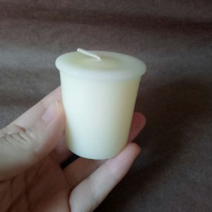 Petites bougies votives de type Yankee parfumées à la vanille en cire de paraffine blanche ivoire