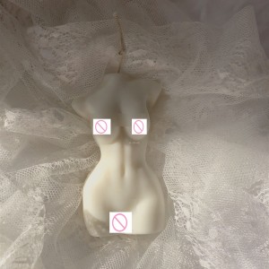 Candela di cera di soia profumata per donne nude in torso femminile