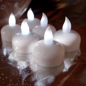 Bougies sans flamme de décoration florale de fête de mariage imperméable à l'eau de thé flottant de 12 LED