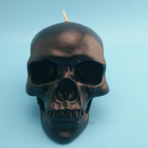 Fournir une bougie en forme de crâne pour la décoration d'Halloween