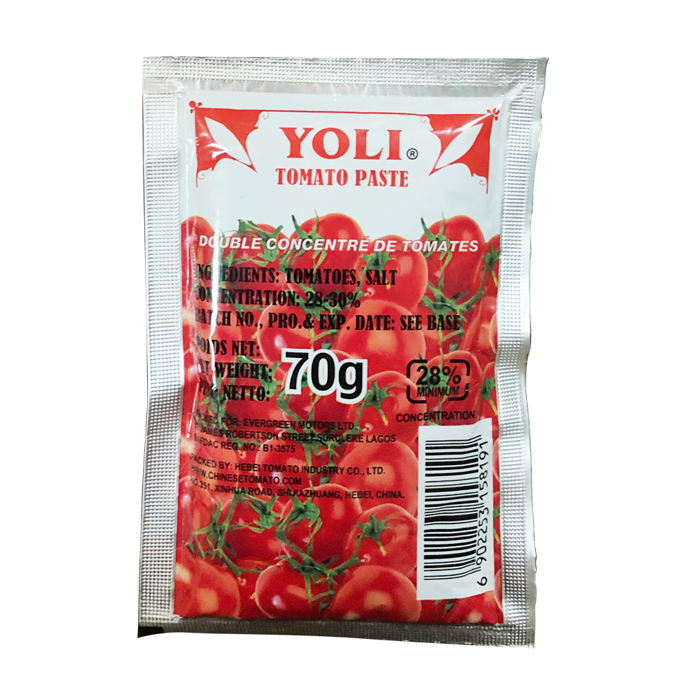 Fabricant importe 70g de pâte de tomate en sachet dans des sacs