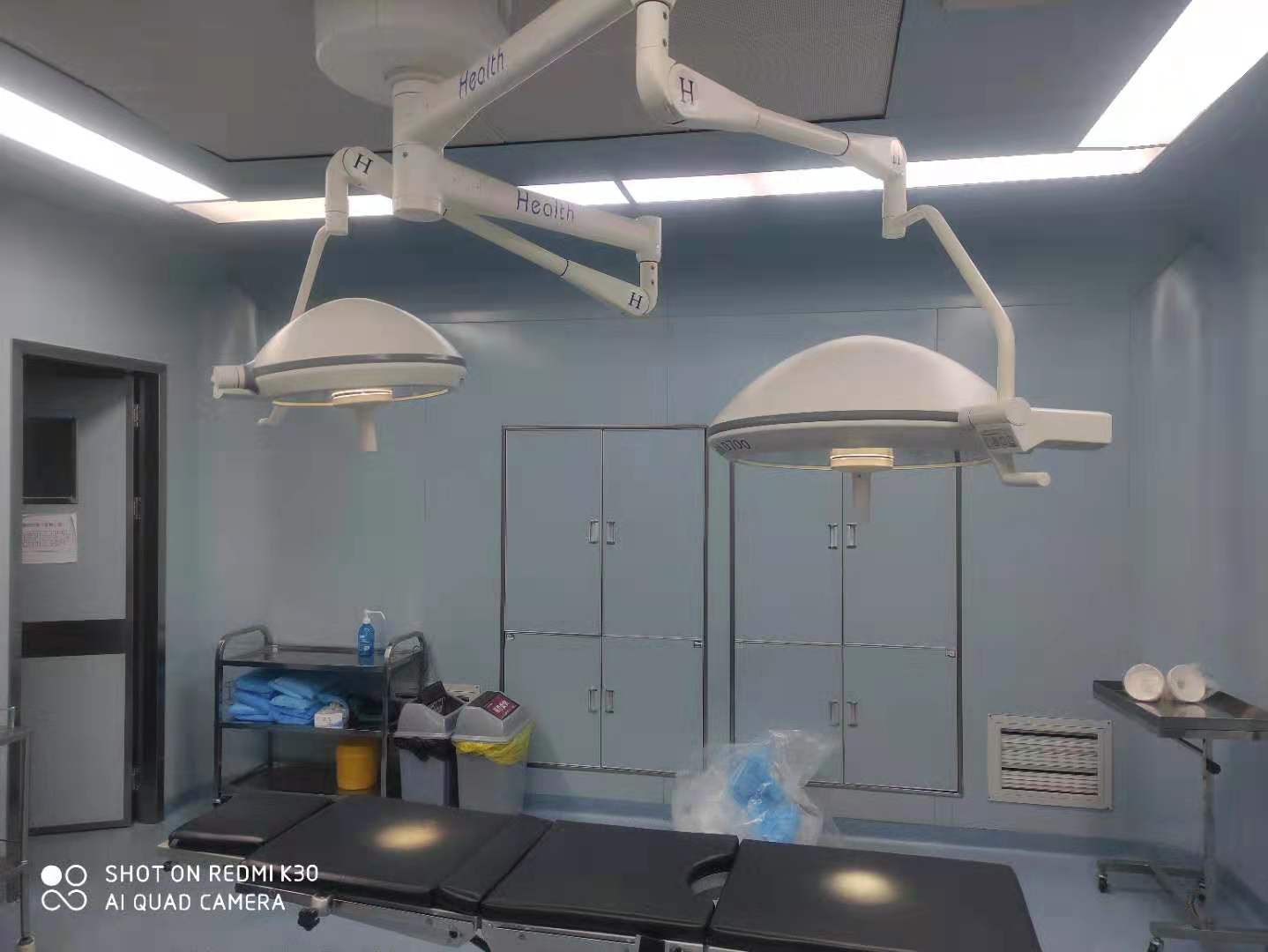 Hvordan vedlikeholde den kirurgiske skyggeløse lampen