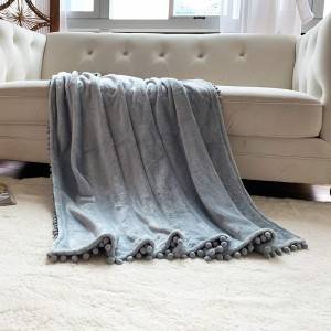 Фланелевое одеяло с помпонами и декоративное вязаное одеяло с бахромой