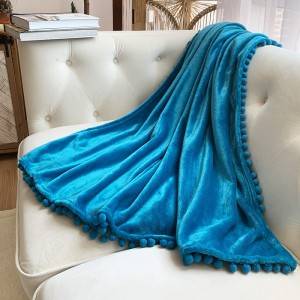 Cobertor de flanela com franja de pompom e cobertor de tricô decorativo