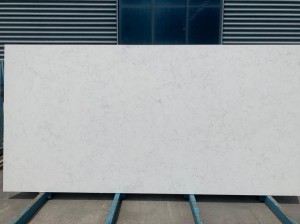 Ķīnas rūpnīcas vairumtirdzniecība baltais Karāras mākslīgais marmors Vislabāk pārdotais inženierijas kvarca akmens 4013
