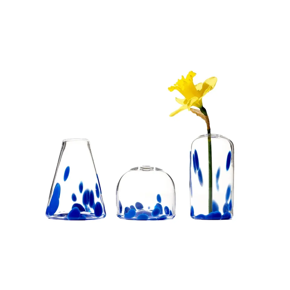 Pagal užsakymą pagaminta moderni spalvoto stiklo pumpurinė vaza su kūgio kupolo formomis, skirta stalviršio dekoravimui gėlių centre